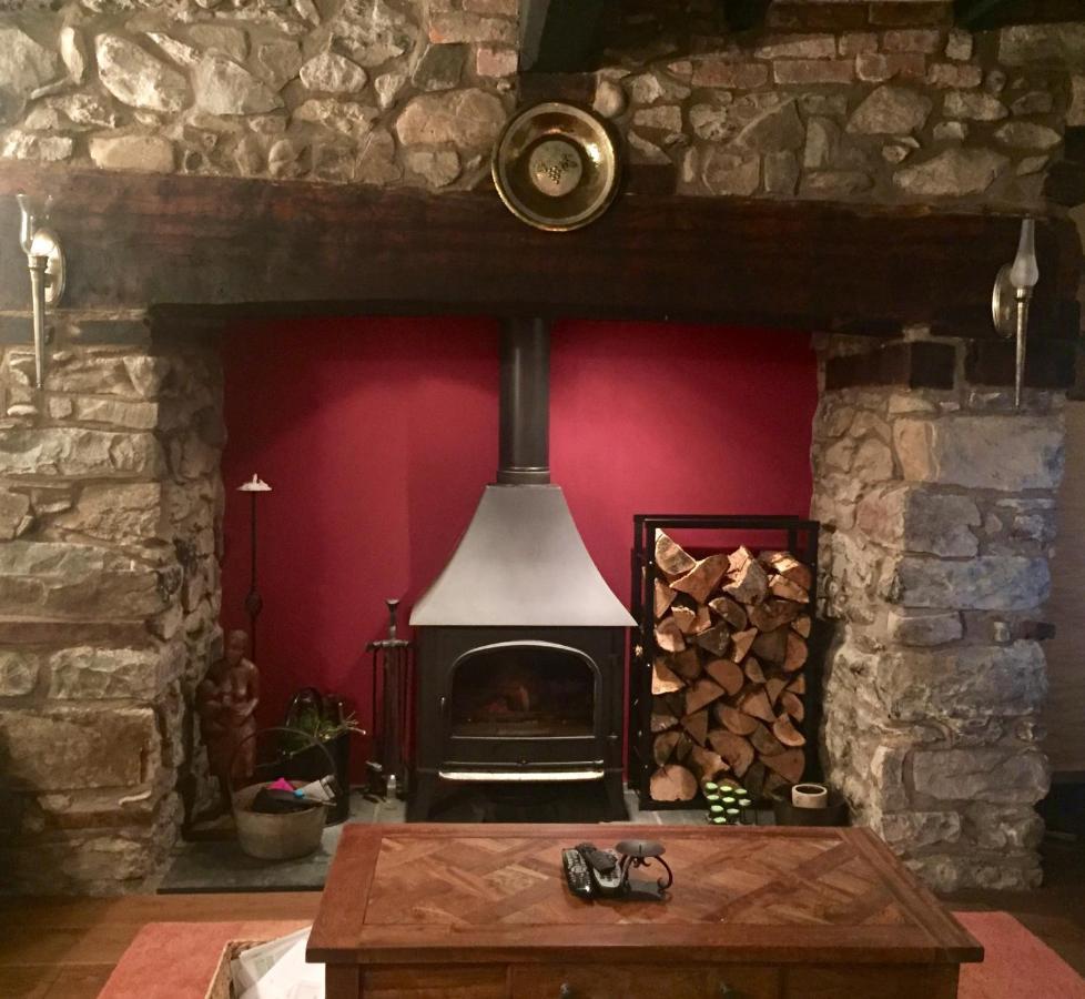 Mid-Wales Farmhouse, Swimming Pool, Tranquil Countryside Views, Sleeps 14 Meifod ภายนอก รูปภาพ