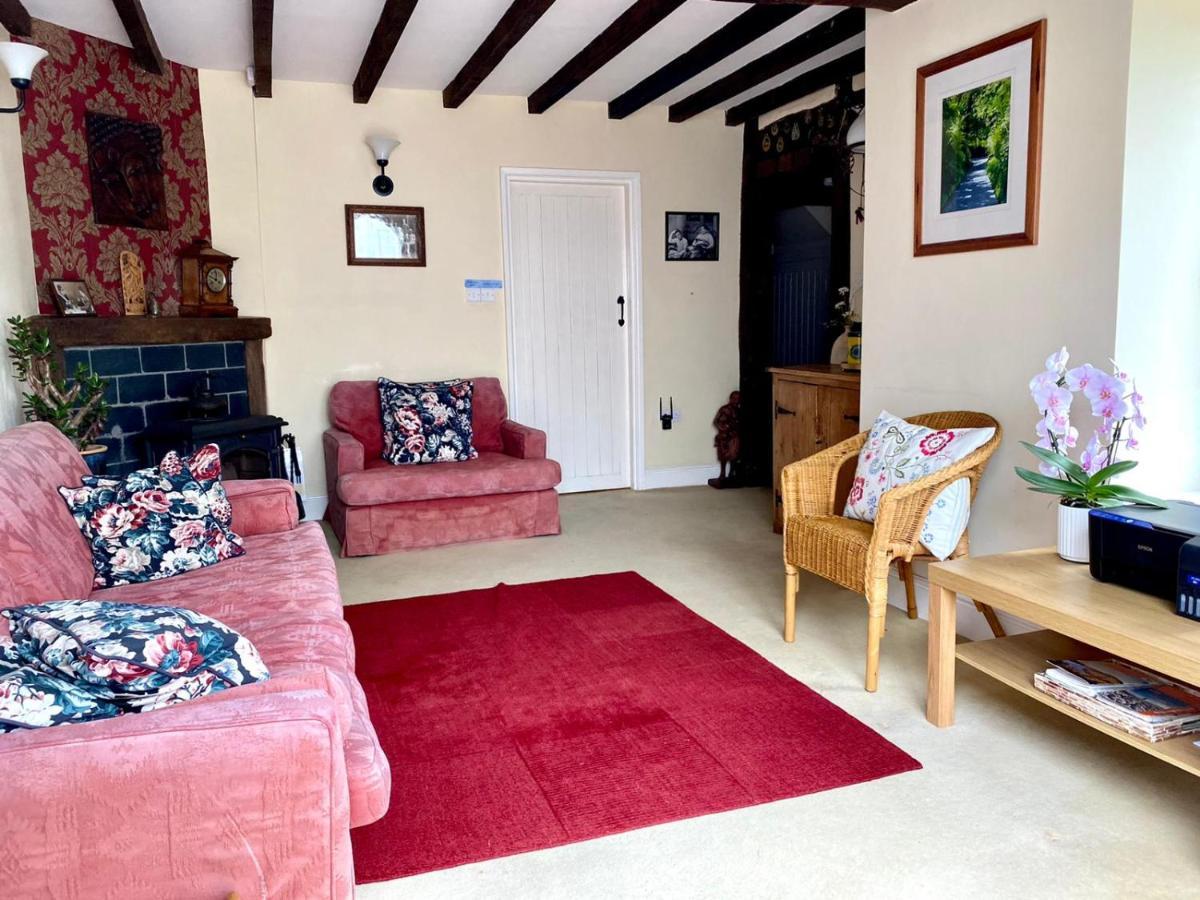 Mid-Wales Farmhouse, Swimming Pool, Tranquil Countryside Views, Sleeps 14 Meifod ภายนอก รูปภาพ