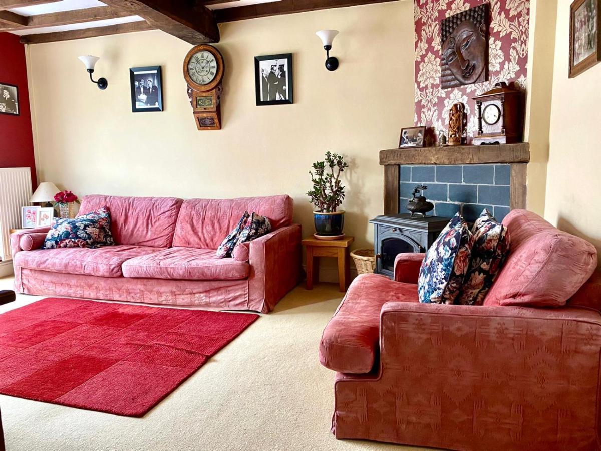 Mid-Wales Farmhouse, Swimming Pool, Tranquil Countryside Views, Sleeps 14 Meifod ภายนอก รูปภาพ