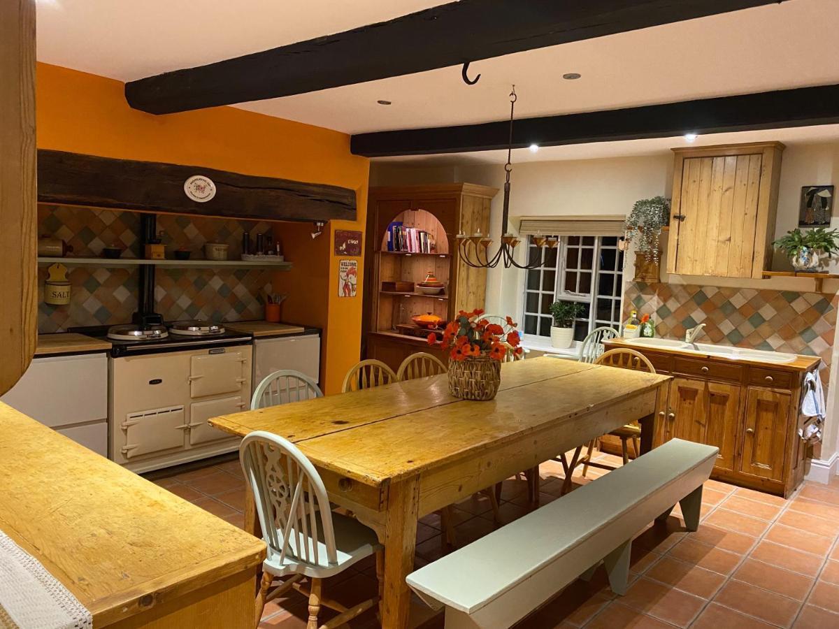 Mid-Wales Farmhouse, Swimming Pool, Tranquil Countryside Views, Sleeps 14 Meifod ภายนอก รูปภาพ