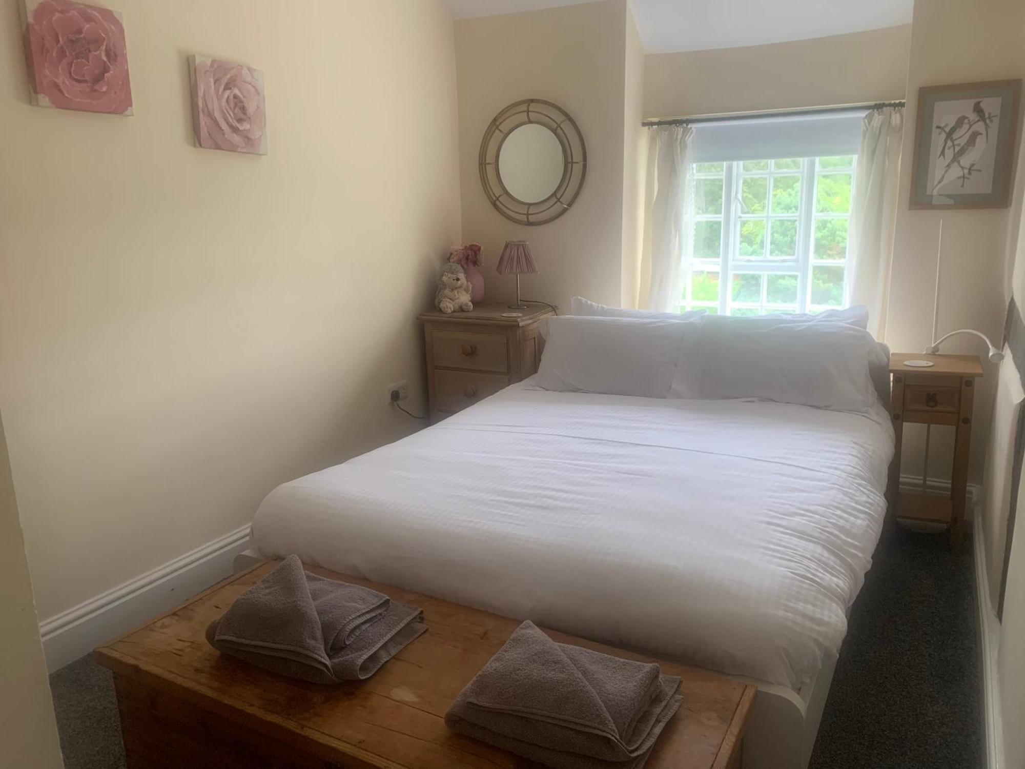 Mid-Wales Farmhouse, Swimming Pool, Tranquil Countryside Views, Sleeps 14 Meifod ภายนอก รูปภาพ
