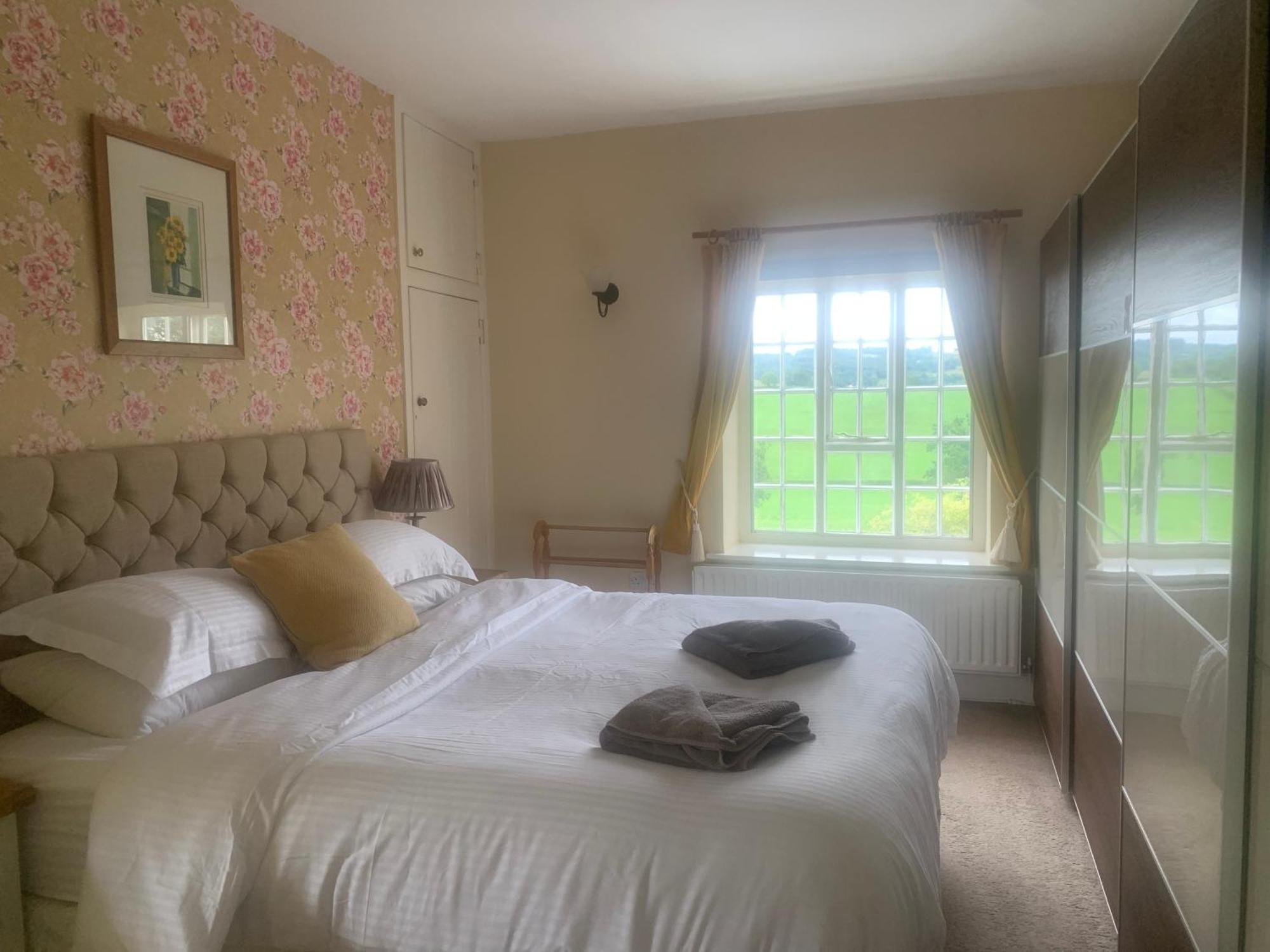 Mid-Wales Farmhouse, Swimming Pool, Tranquil Countryside Views, Sleeps 14 Meifod ภายนอก รูปภาพ