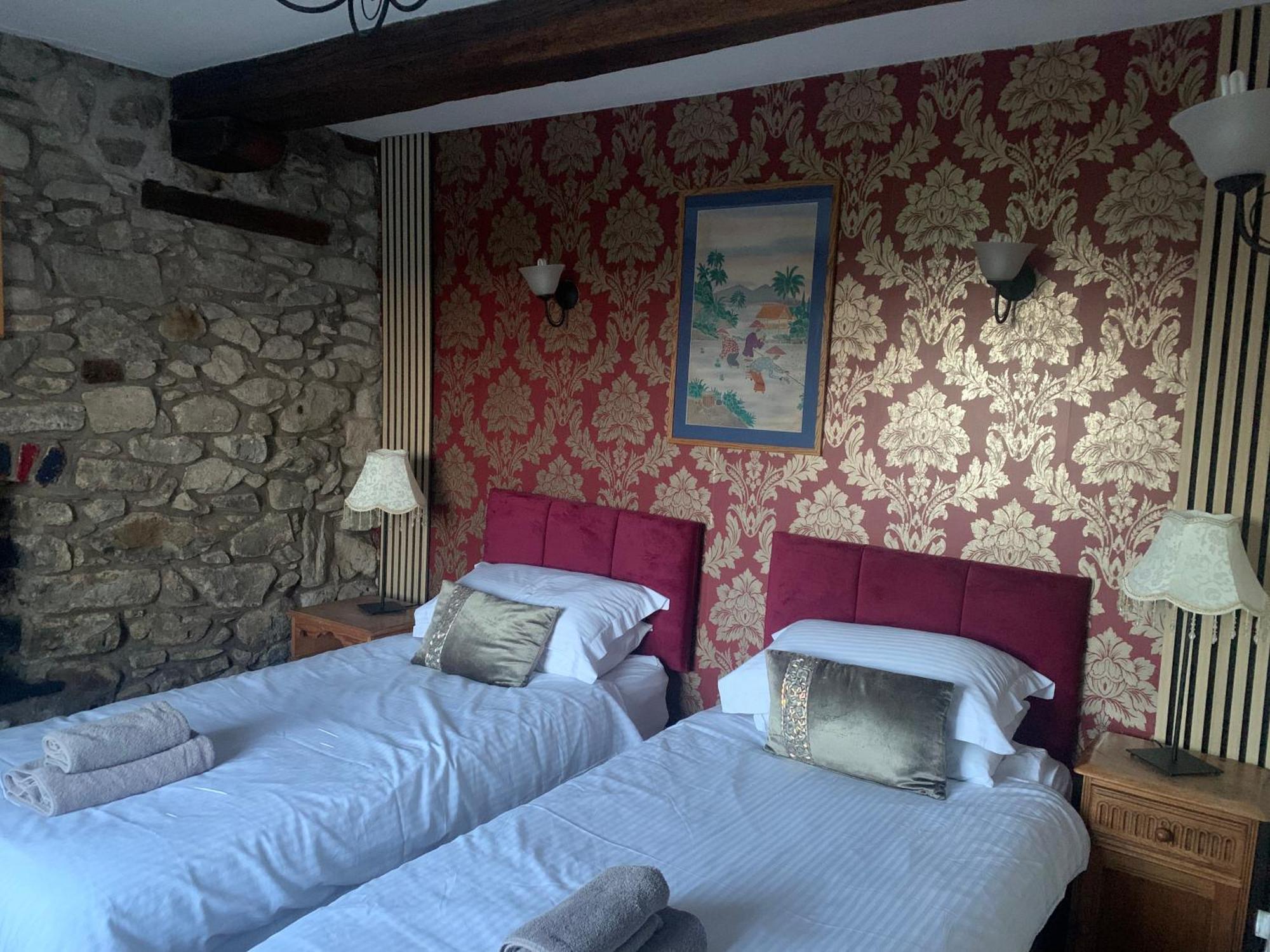 Mid-Wales Farmhouse, Swimming Pool, Tranquil Countryside Views, Sleeps 14 Meifod ภายนอก รูปภาพ
