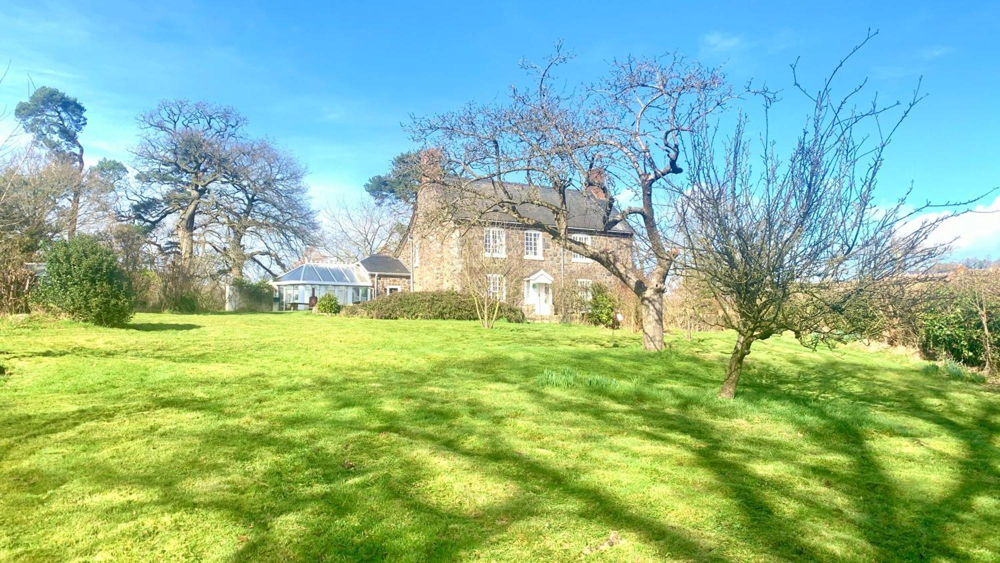Mid-Wales Farmhouse, Swimming Pool, Tranquil Countryside Views, Sleeps 14 Meifod ภายนอก รูปภาพ
