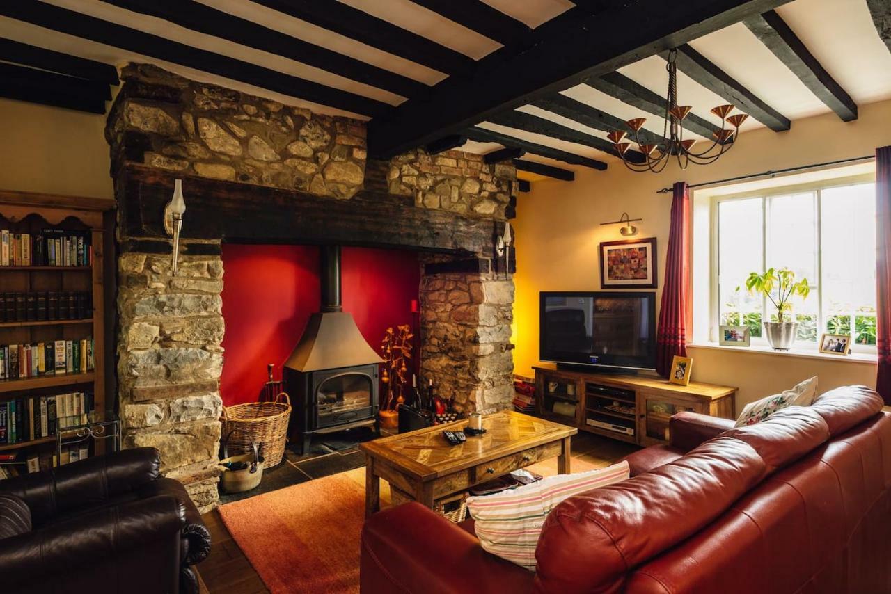 Mid-Wales Farmhouse, Swimming Pool, Tranquil Countryside Views, Sleeps 14 Meifod ภายนอก รูปภาพ
