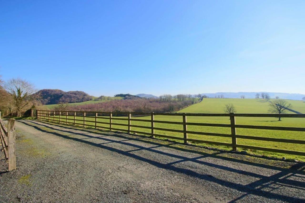 Mid-Wales Farmhouse, Swimming Pool, Tranquil Countryside Views, Sleeps 14 Meifod ภายนอก รูปภาพ